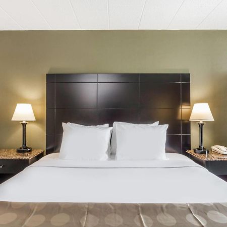 Ramada By Wyndham Newburgh/West Point Hotel Exterior foto