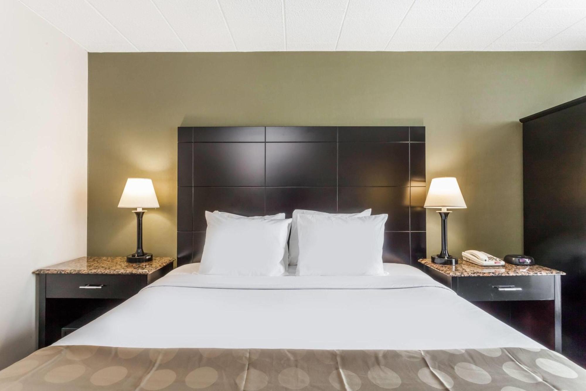Ramada By Wyndham Newburgh/West Point Hotel Exterior foto