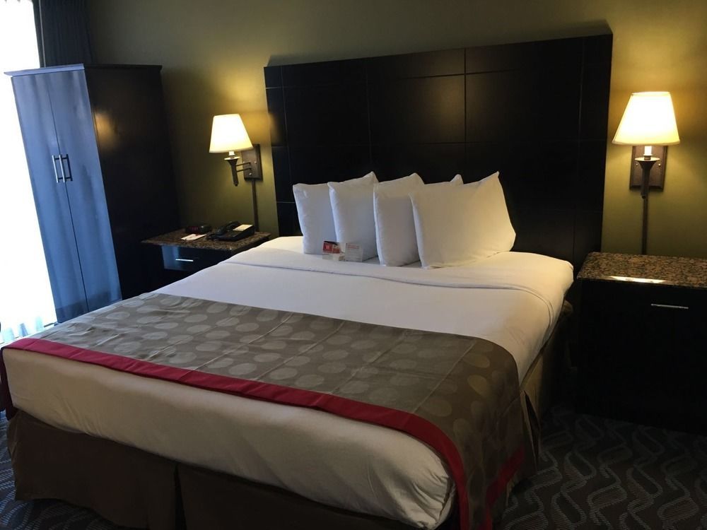Ramada By Wyndham Newburgh/West Point Hotel Exterior foto